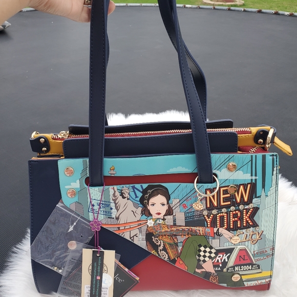 Nicole lee - Picture 4 of 10